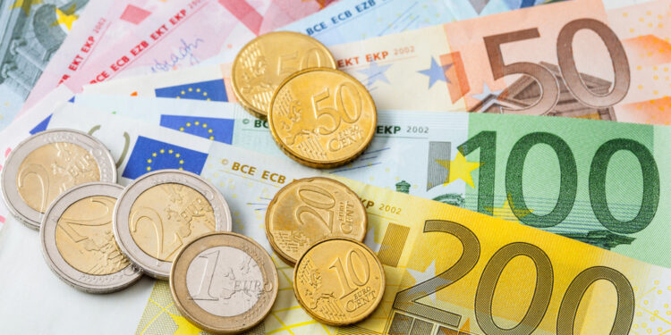 Wie viel Zinsen fallen bei einem 20.000 Euro Kredit in Österreich an?