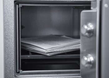 Krisenvorsorge zuhause: Welche Dokumente, Versicherungen und Sicherungsmaßnahmen wirklich zählen – und wie viel Bargeld sinnvoll ist